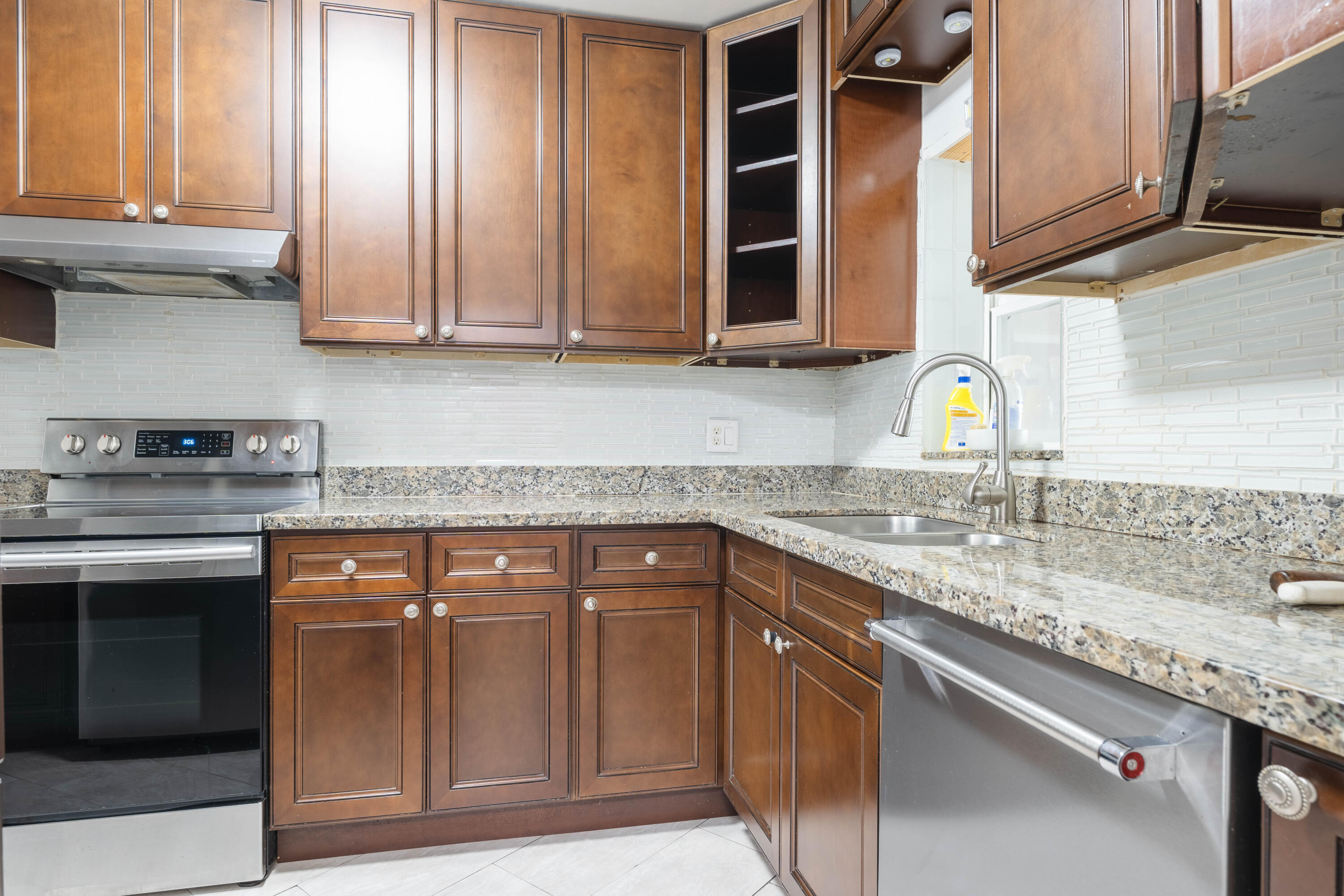 9696 Southwest 1st Place Boca Raton, FL 33428 - Photo 9 of 11 KW Property9696