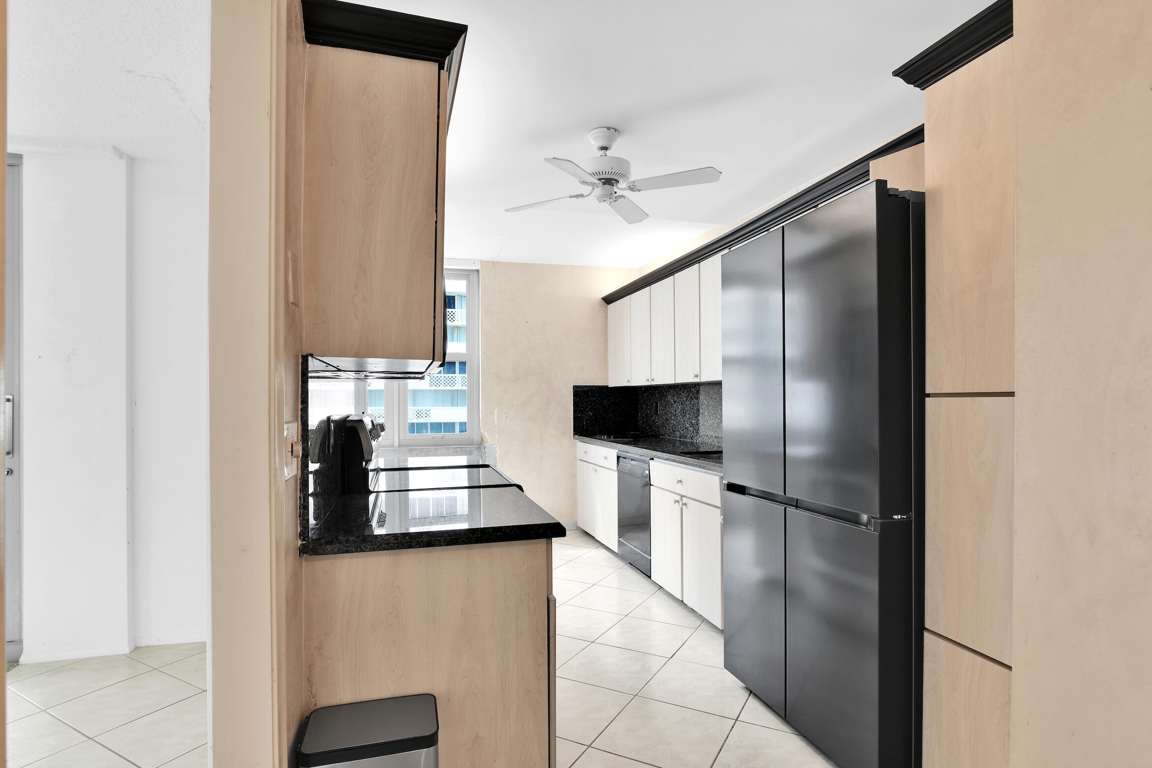 1180 South Ocean Boulevard, Unit 8E Boca Raton, FL 33432 - Photo 12 of 48 Kitchen