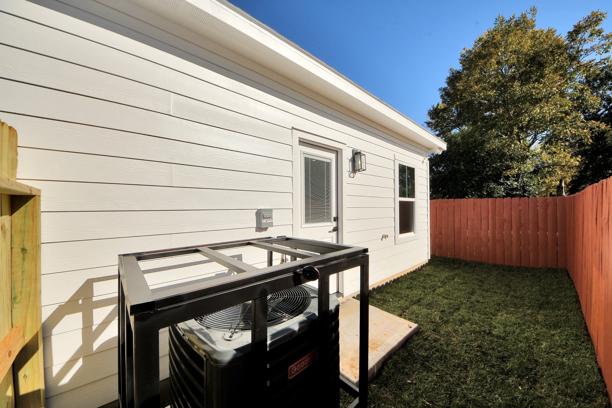 4606 Mallow Street Houston, TX 77051 - Photo 30 of 31 a view of a chairs and table in the backyard