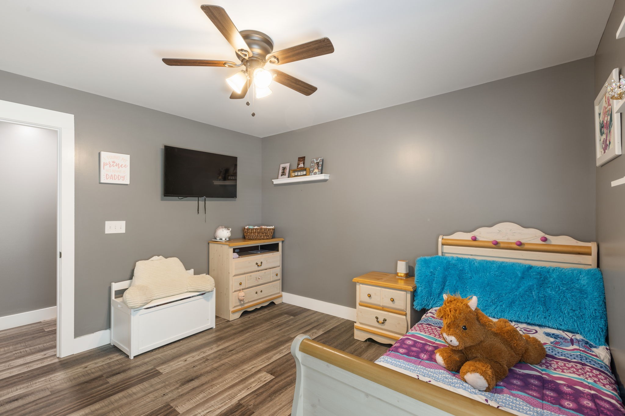 3030 Cherry Corner Road Cornersville, TN 37047 - Photo 40 of 66 a living room with furniture and a flat screen tv