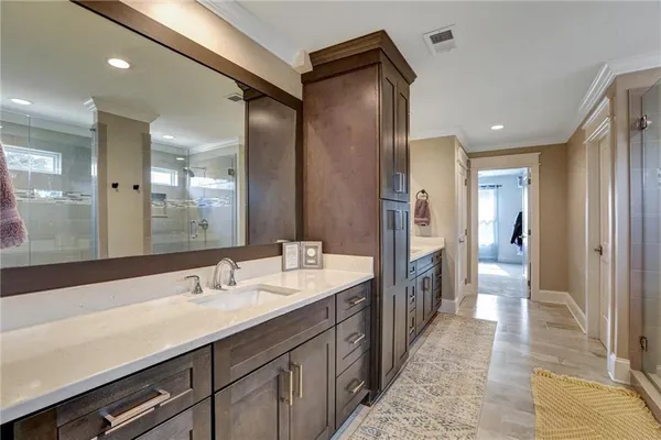 a en suite bathroom with double sink and a mirror