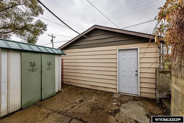 $219,000 | 1002 Wyoming Street, Rock Springs, WY 82901