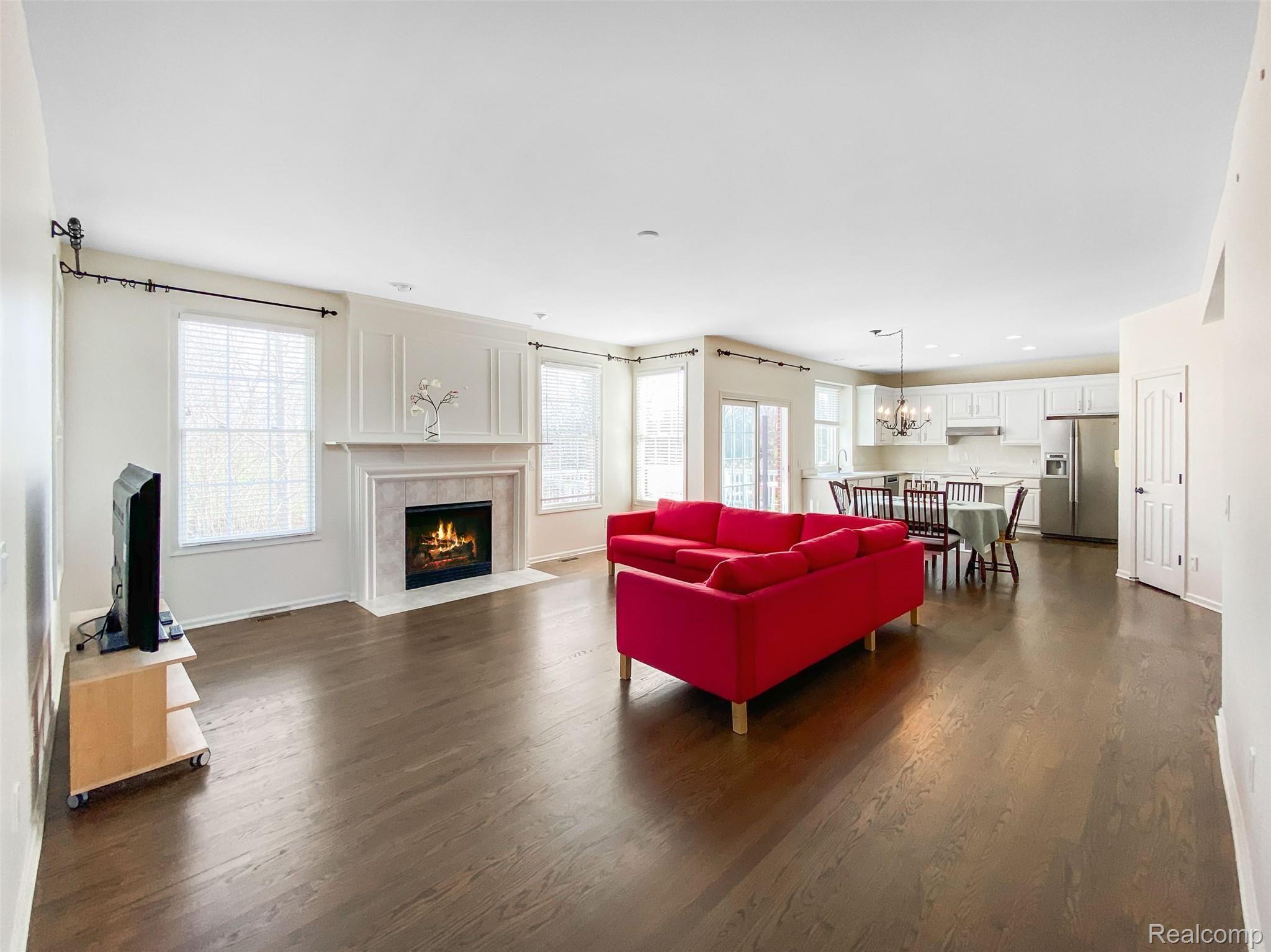 632 Bliss Drive Rochester, MI 48307 - Photo 5 of 41 sitting room 4.jpg