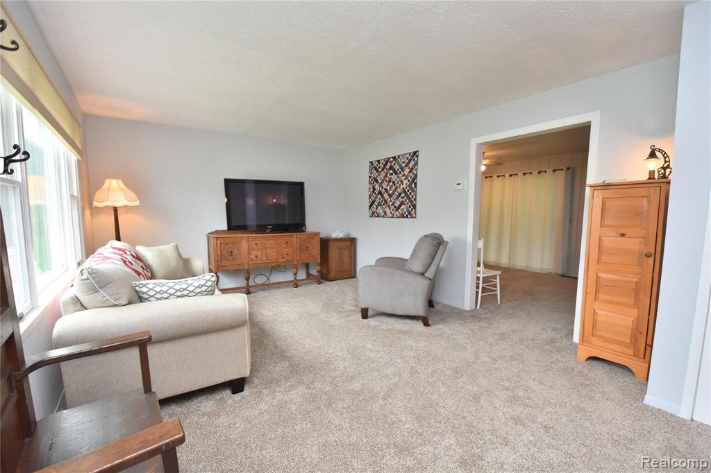 8385 Potter Road Flushing, MI 48433 - Photo 9 of 42 Gallery Image 9