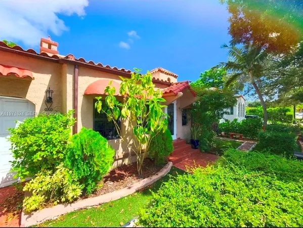$1,300 | 2109 Red Road, Coral Gables, FL 33155