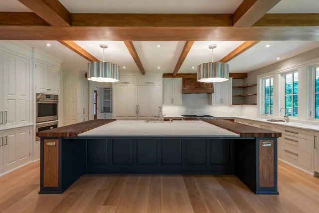 $3,100,000 | 169 Main Street, Wenham, MA 01984