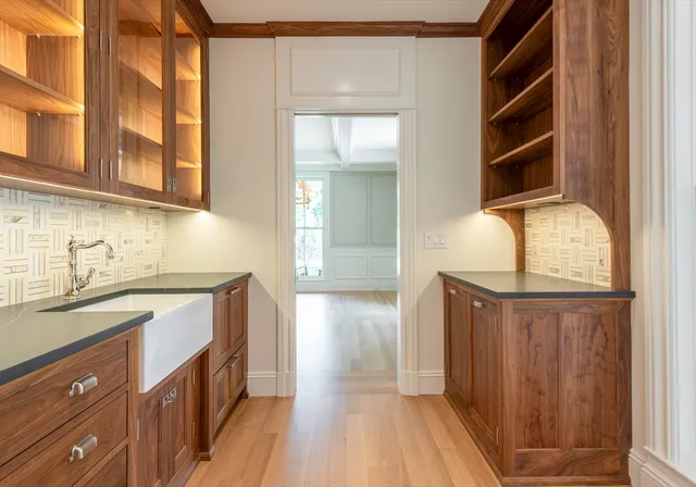 $3,100,000 | 169 Main Street, Wenham, MA 01984