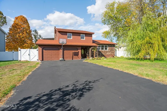 $639,000 | 55 Alpine Drive, Colonie, NY 12110