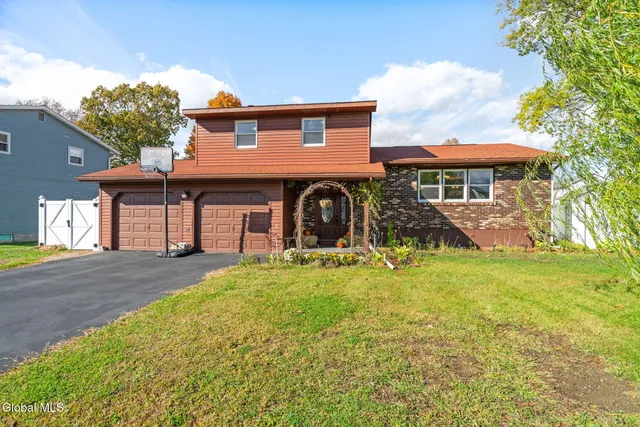 $639,000 | 55 Alpine Drive, Colonie, NY 12110