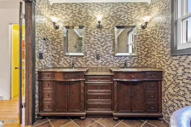 $639,000 | 55 Alpine Drive, Colonie, NY 12110