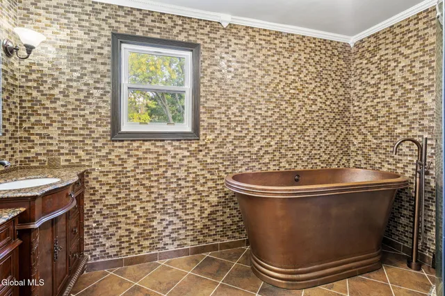 $639,000 | 55 Alpine Drive, Colonie, NY 12110