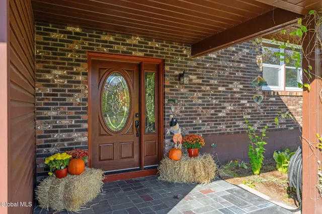 $639,000 | 55 Alpine Drive, Colonie, NY 12110