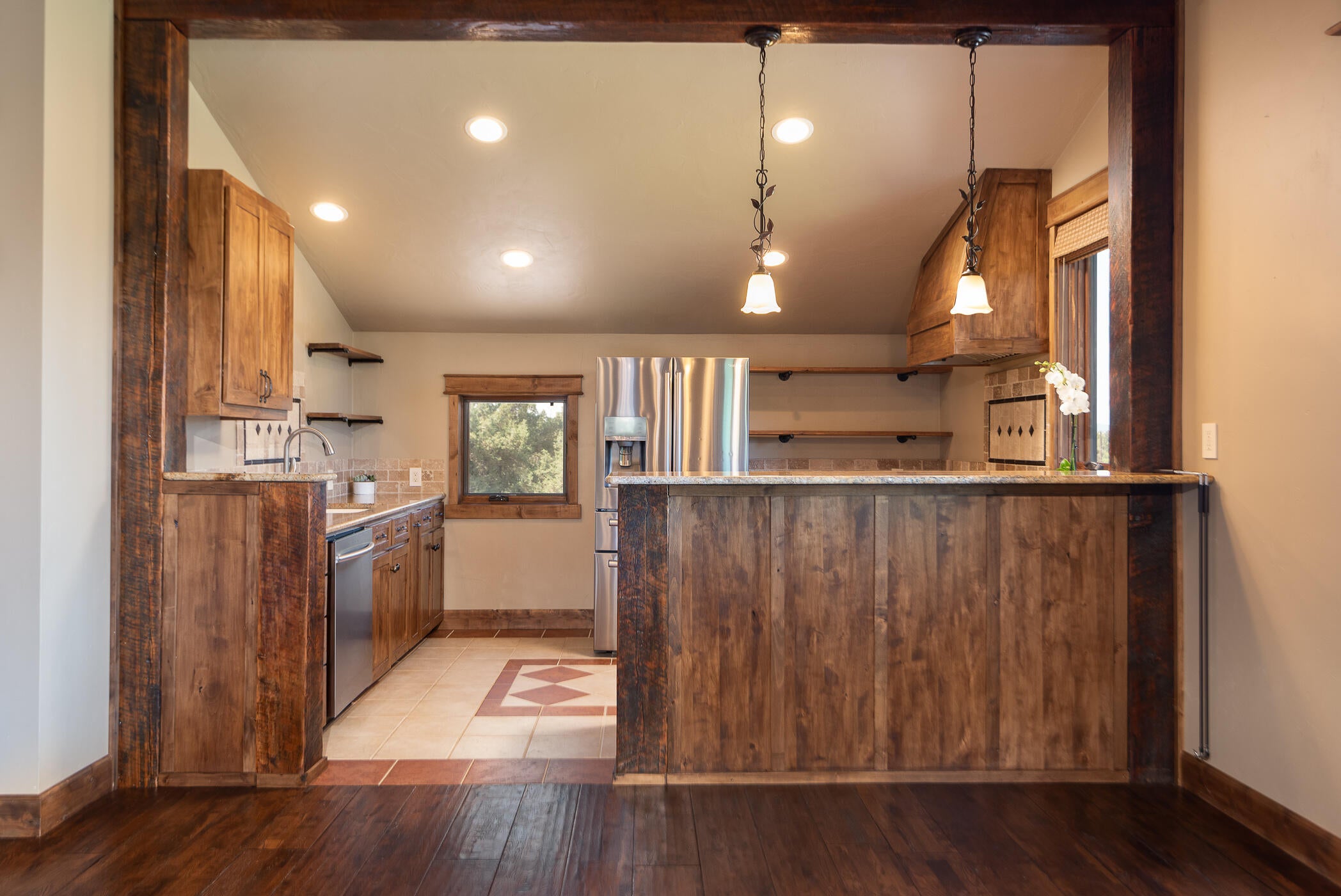 65025 Hunnell Road Bend, OR 97703 - Photo 12 of 50 12Kitchen full bar