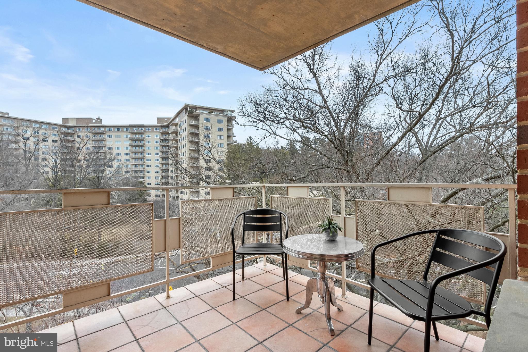 4000 Tunlaw Road Northwest, Unit 1007 Washington, DC 20007 - Photo 11 of 50 a balcony with table and chairs