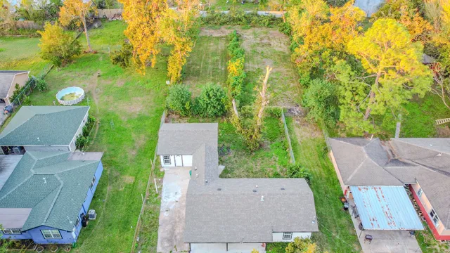 a view of yard with entertaining space
