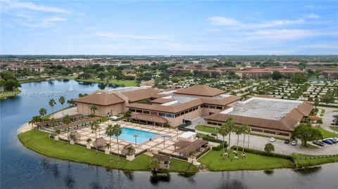 $279,000 | 300 Southwest 130th Terrace, Unit 110B, Pembroke Pines, FL 33027