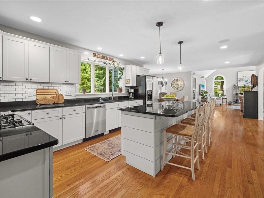 639 First Parish Road Scituate, MA 02066 - Photo 10 of 34 Gallery Image 10