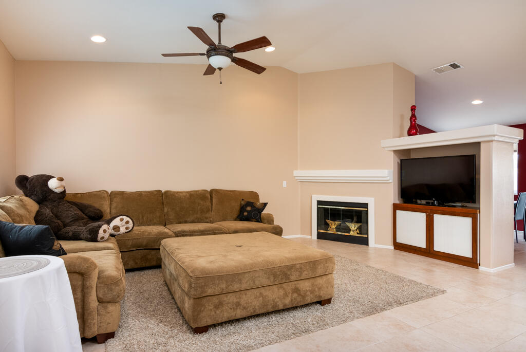 40965 Aetna Springs Road Indio, CA 92203 - Photo 3 of 28 40965aetnaspringstreet-lr-7