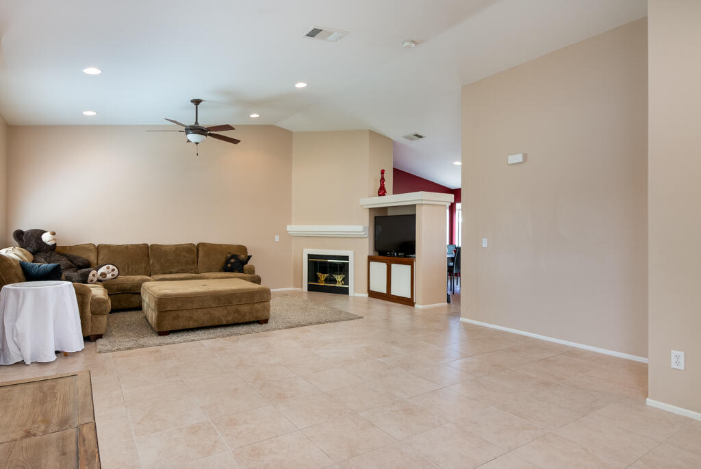 40965 Aetna Springs Road Indio, CA 92203 - Photo 5 of 28 40965aetnaspringstreet-lr-6