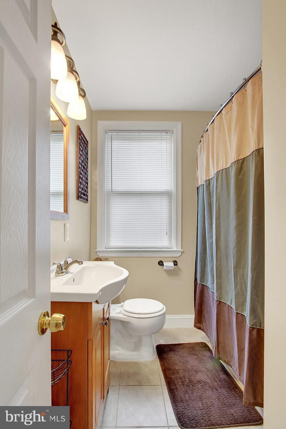 833 Braeside Road Baltimore, MD 21229 - Photo 11 of 19 Bath