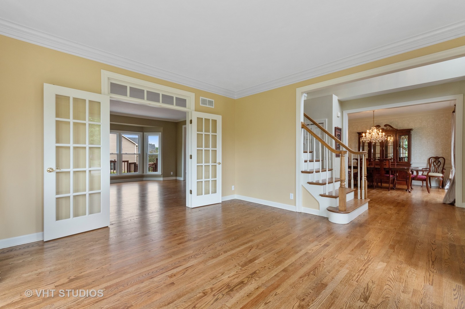 602 Chesapeake Road St. Charles, IL 60175 - Photo 2 of 25