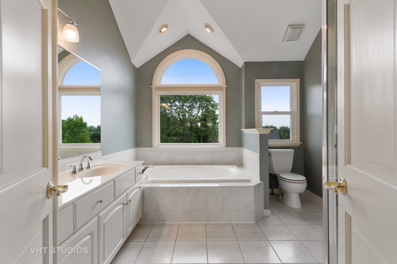 602 Chesapeake Road St. Charles, IL 60175 - Photo 12 of 25