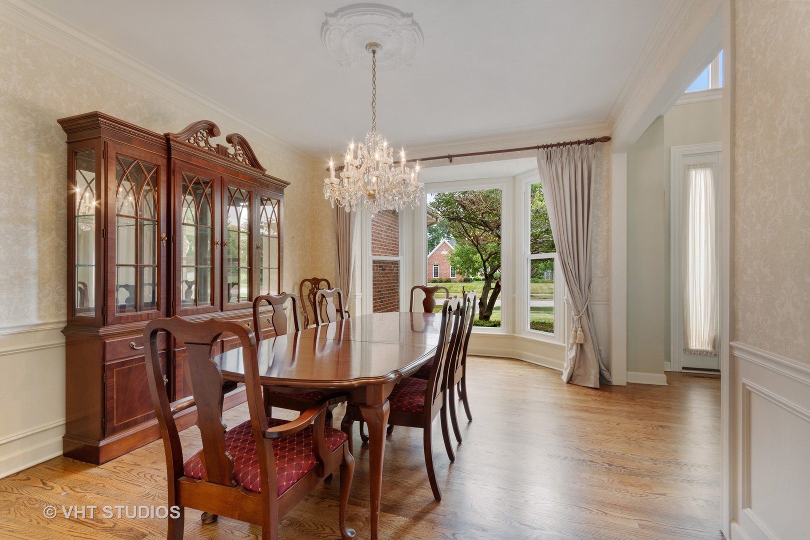 602 Chesapeake Road St. Charles, IL 60175 - Photo 3 of 25
