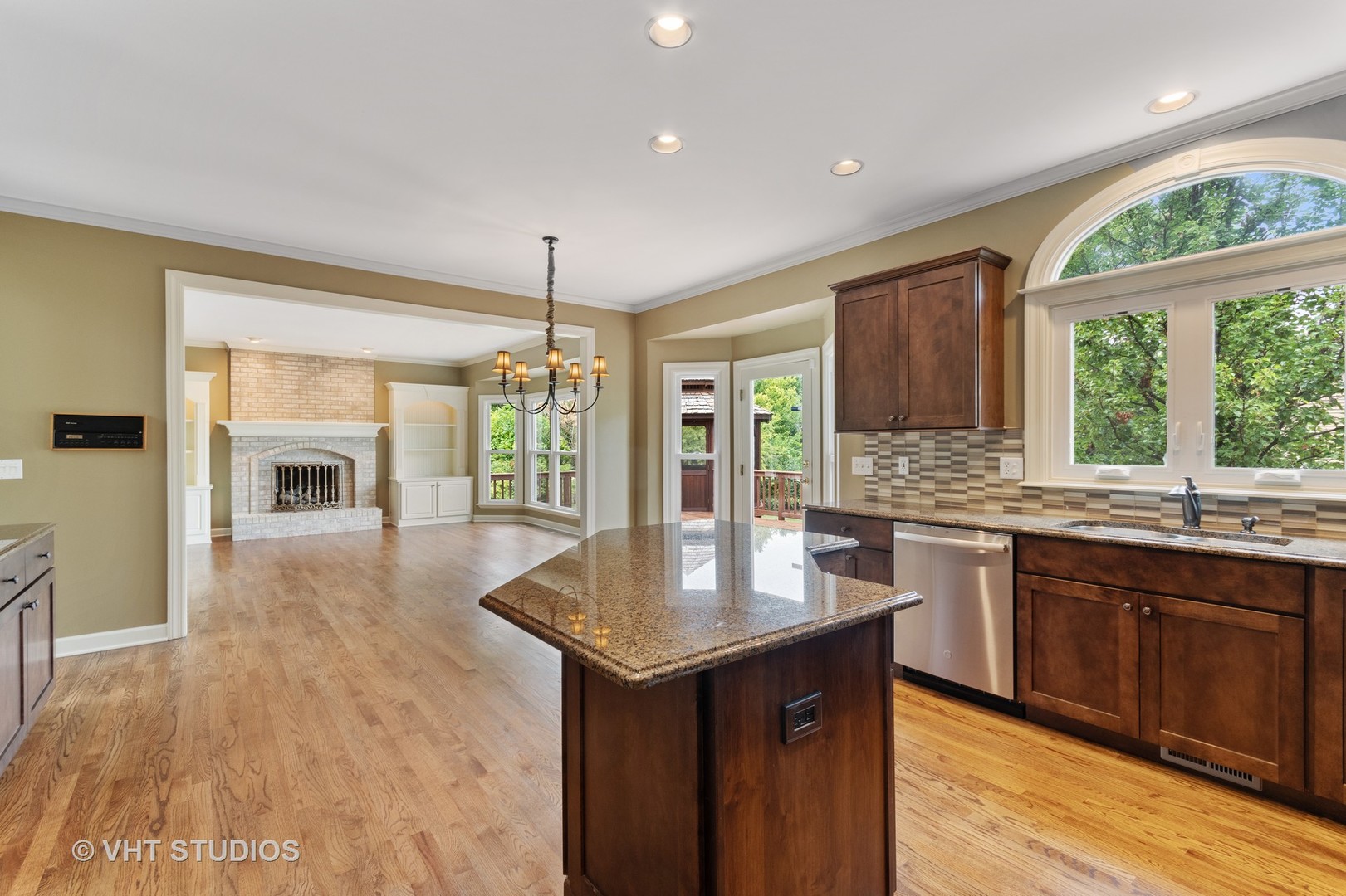 602 Chesapeake Road St. Charles, IL 60175 - Photo 5 of 25