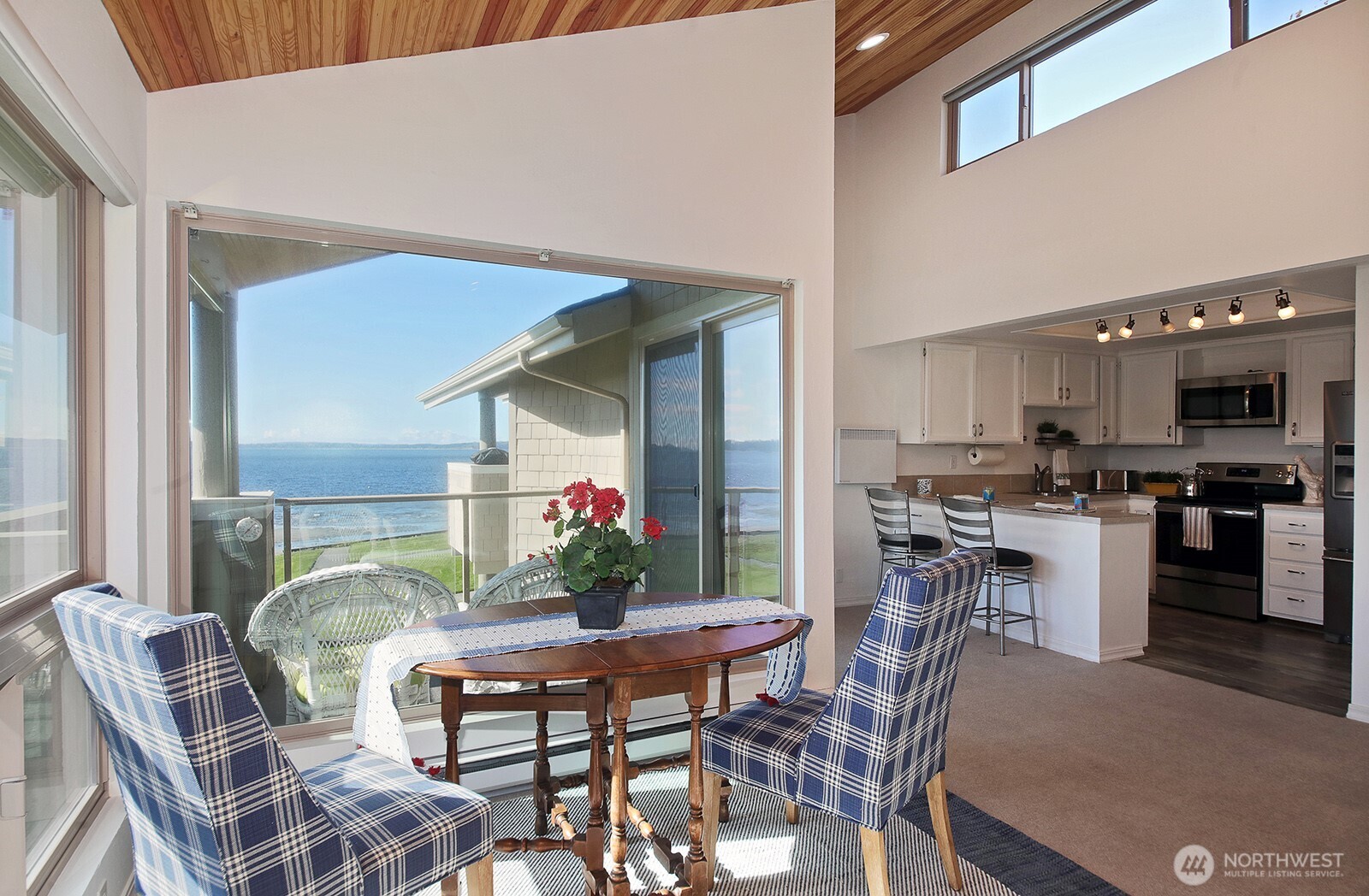 816 Old Beach Road, Unit 203 Freeland, WA 98249 - Photo 10 of 32