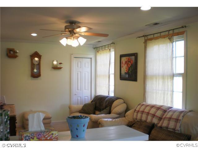 15737 Mountain Road Montpelier, VA 23192 - Photo 2 of 9 Living Room