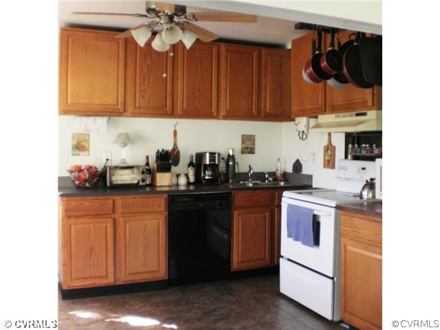 15737 Mountain Road Montpelier, VA 23192 - Photo 3 of 9 Kitchen