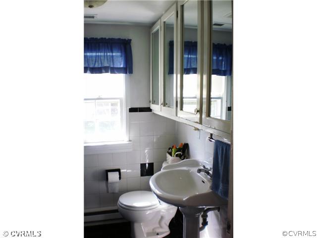 15737 Mountain Road Montpelier, VA 23192 - Photo 5 of 9 Other - Bathroom