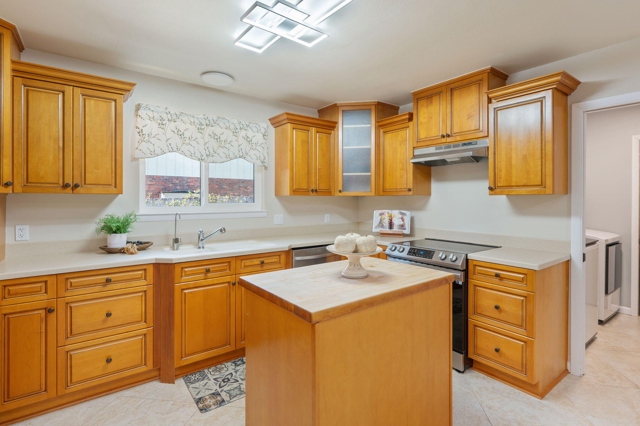 512 Samana Way Niceville, FL 32578 - Photo 16 of 43 Updated Kitchen