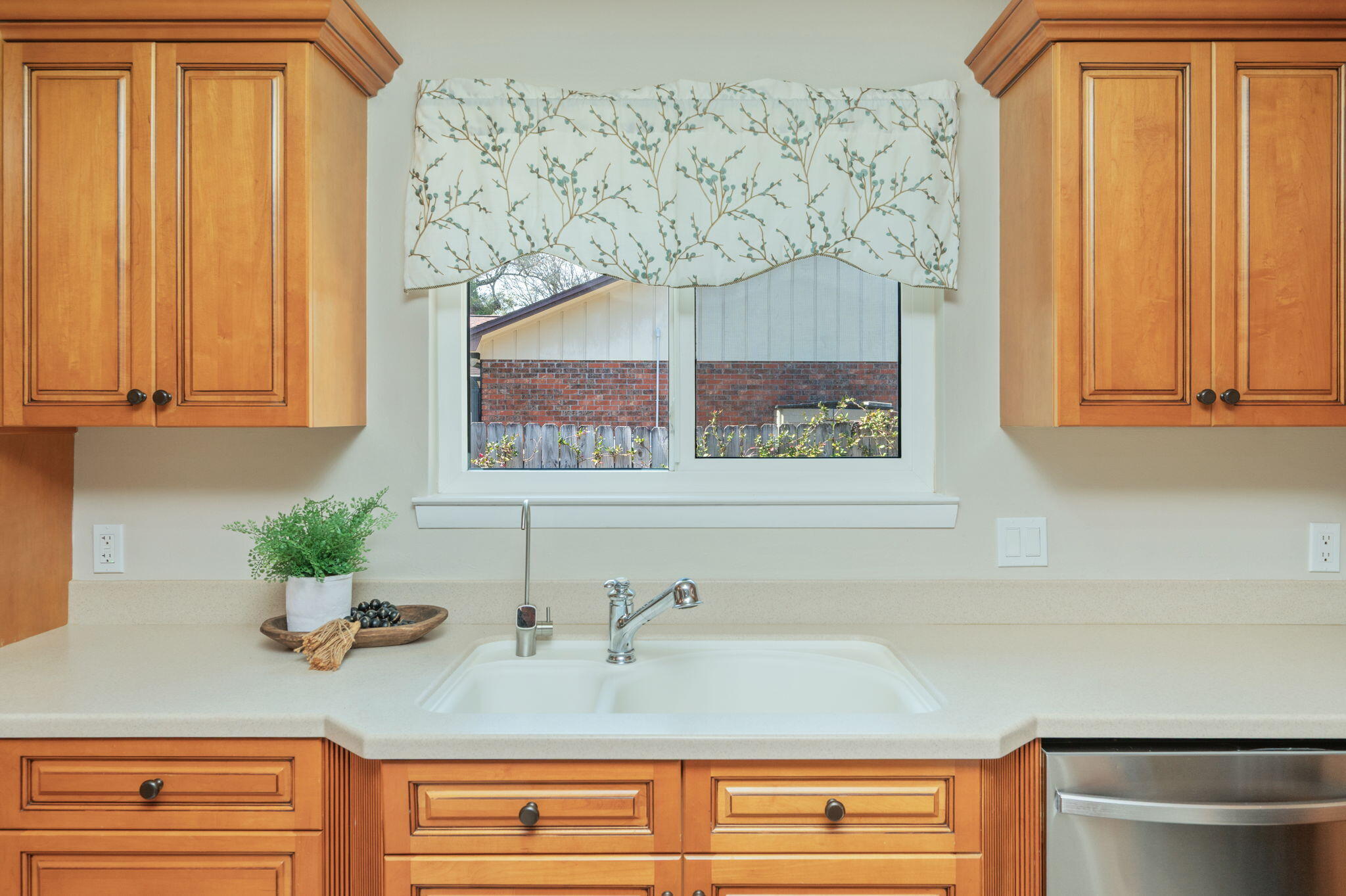 512 Samana Way Niceville, FL 32578 - Photo 17 of 43 Updated Kitchen
