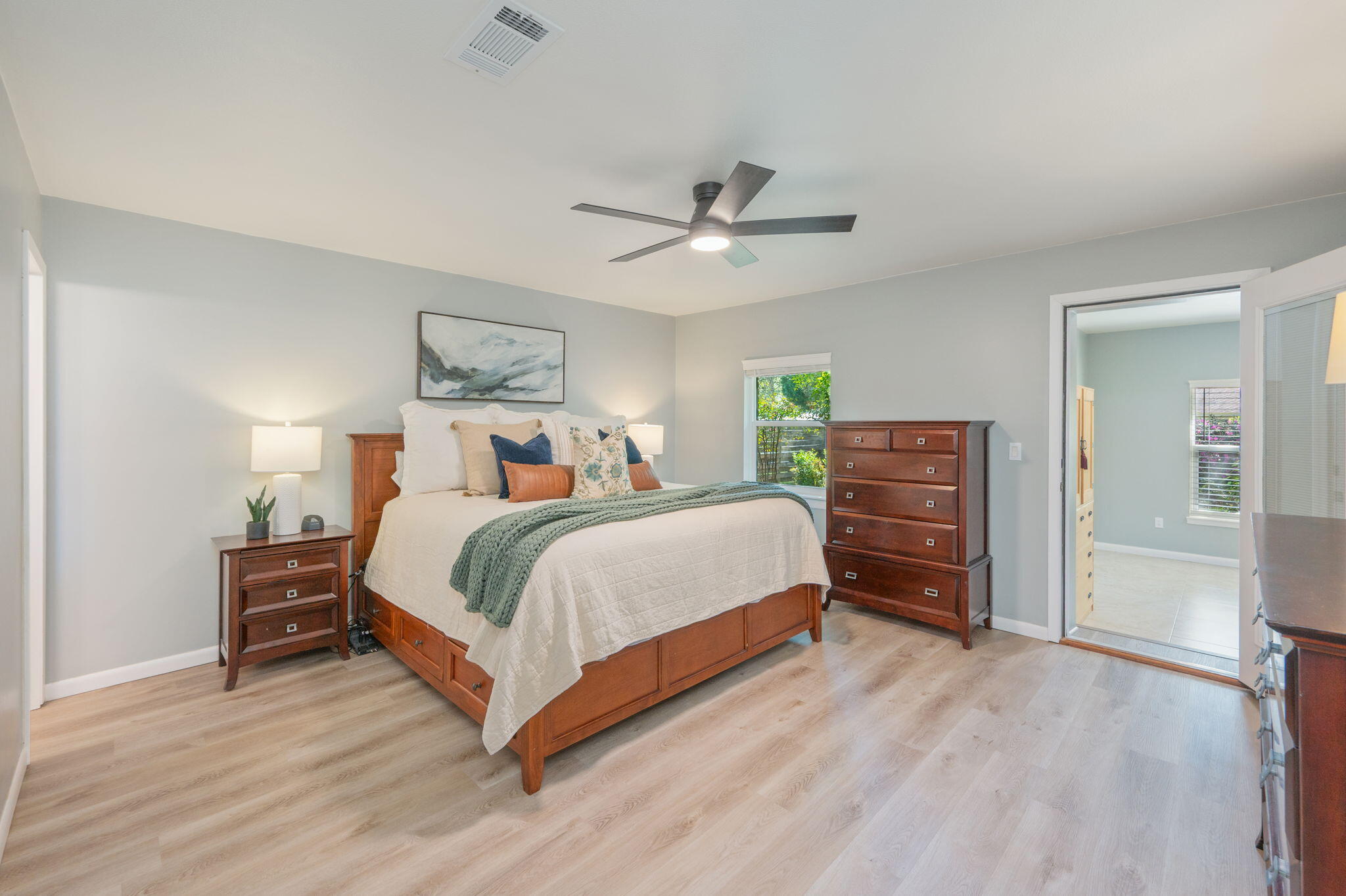 512 Samana Way Niceville, FL 32578 - Photo 19 of 43 Primary Bedroom Suite