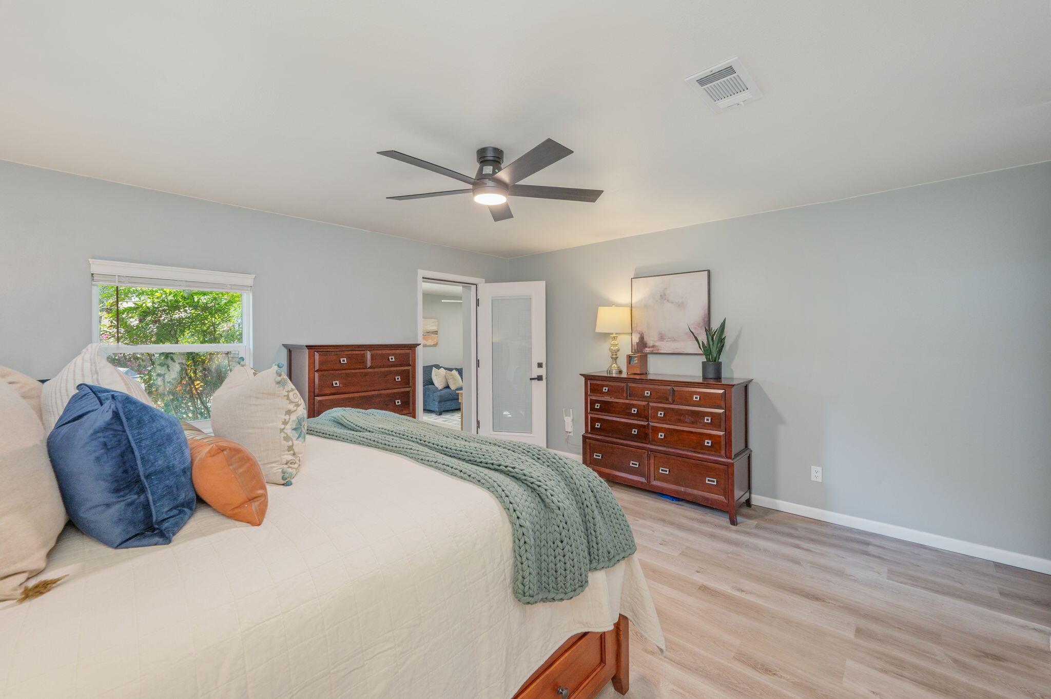512 Samana Way Niceville, FL 32578 - Photo 20 of 43 Primary Bedroom Suite