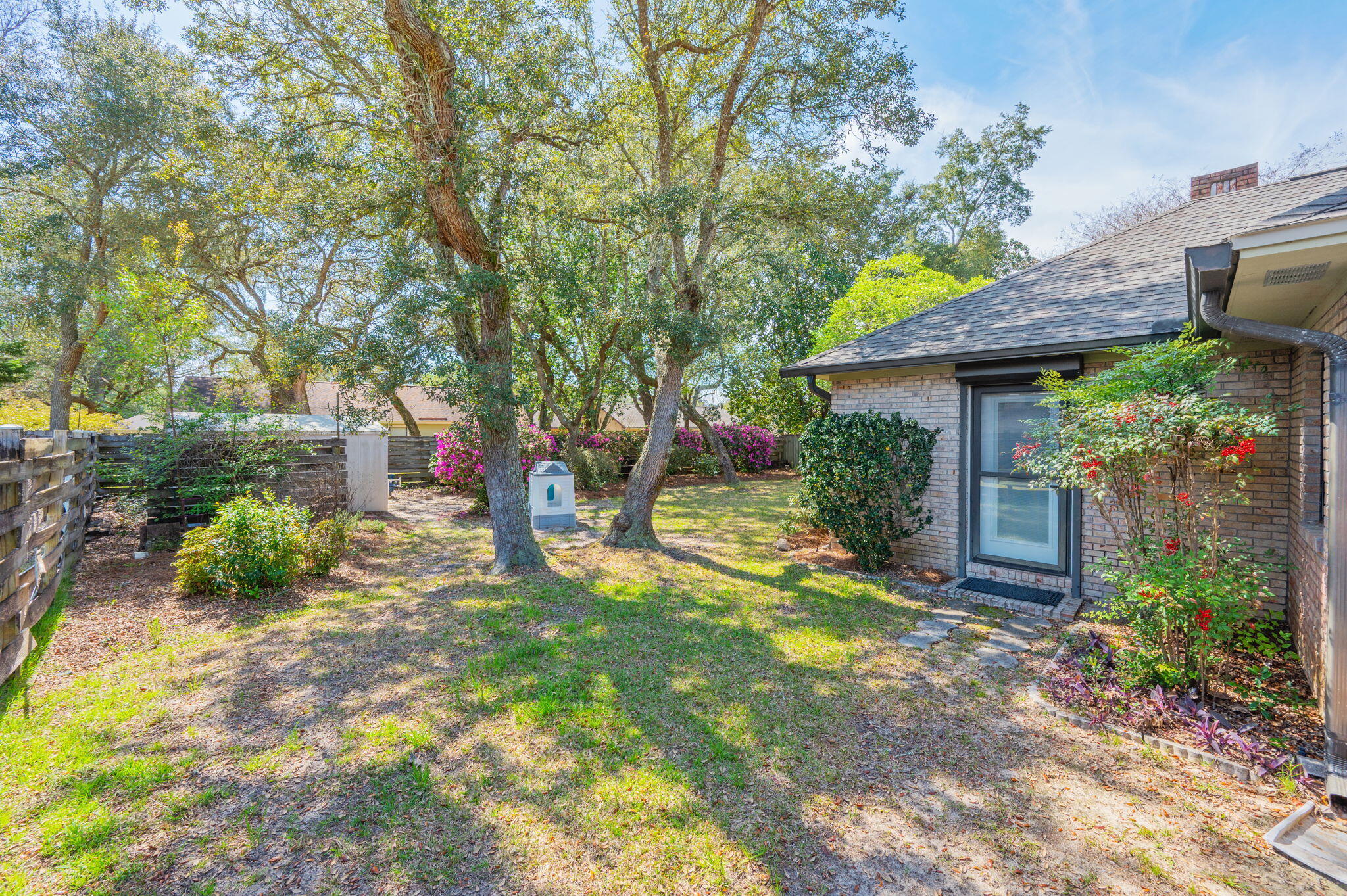 512 Samana Way Niceville, FL 32578 - Photo 41 of 43 Spacious and Private Backyard