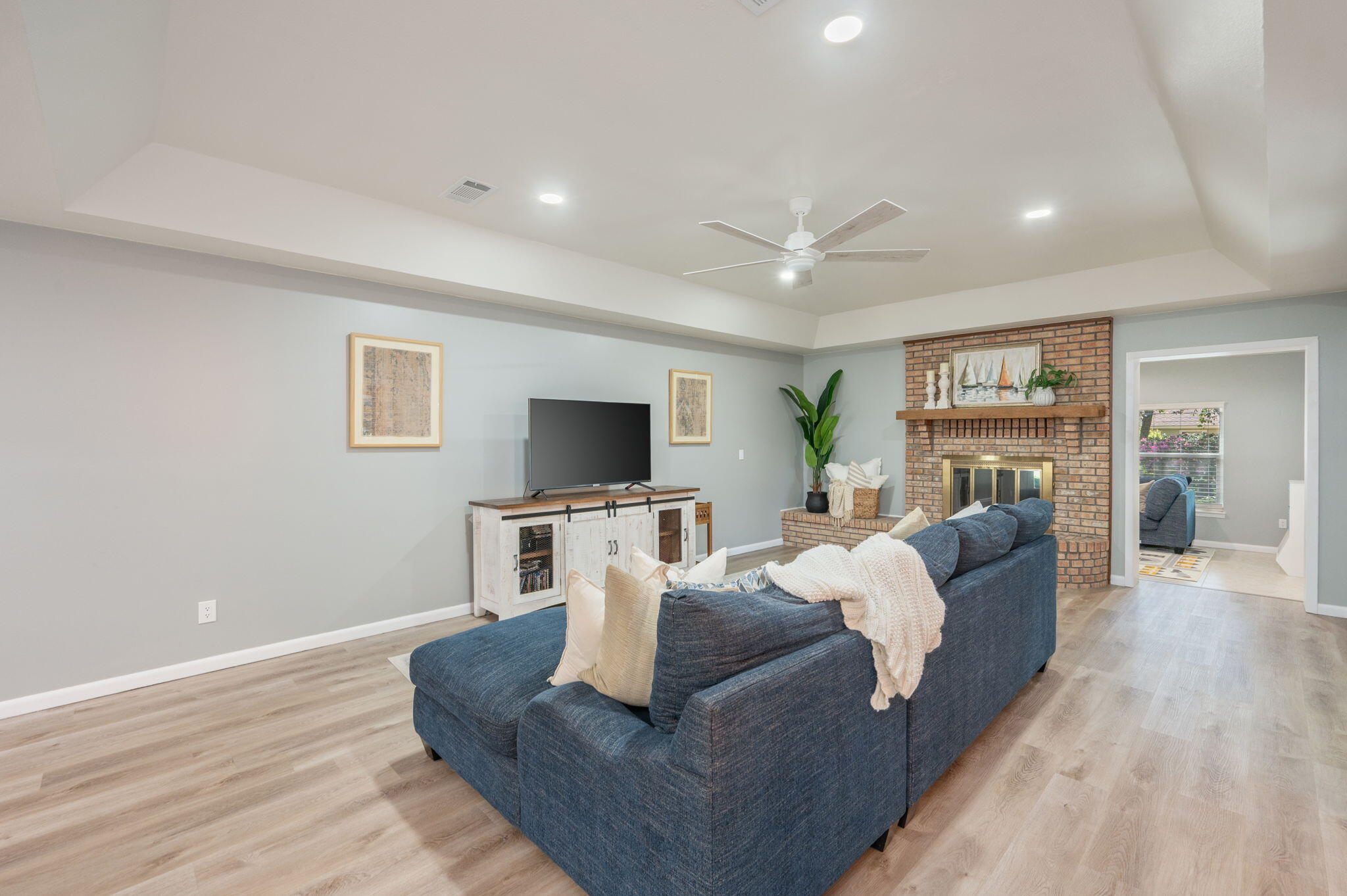 512 Samana Way Niceville, FL 32578 - Photo 7 of 43 Cozy Living Room