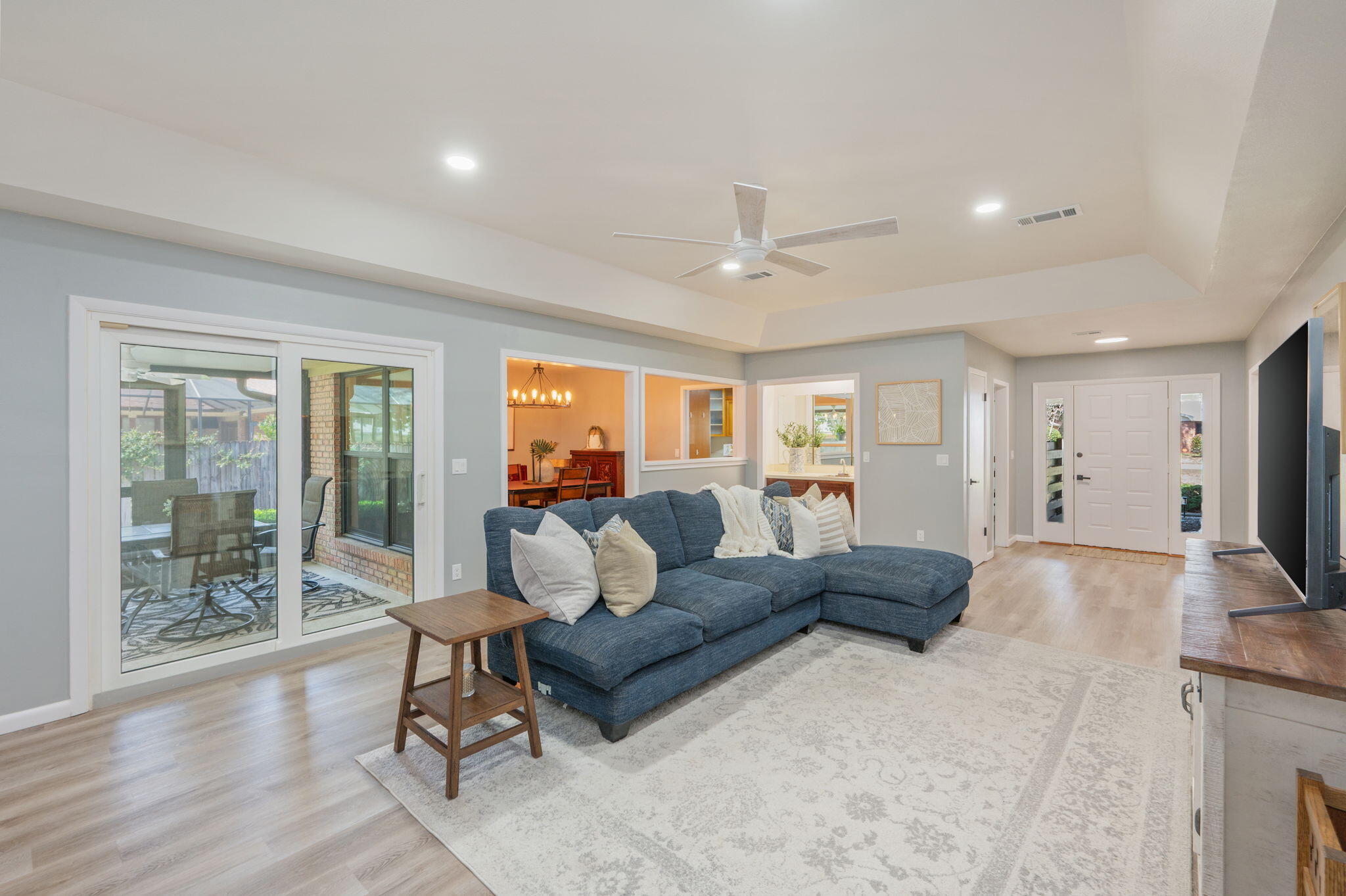 512 Samana Way Niceville, FL 32578 - Photo 8 of 43 Cozy Living Room