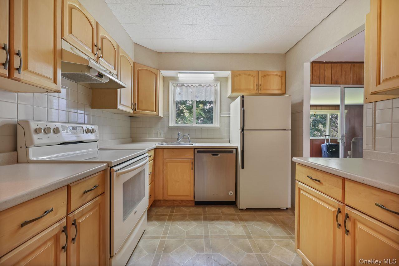 19 Clematis Road Brewster, NY 10509 - Photo 9 of 26