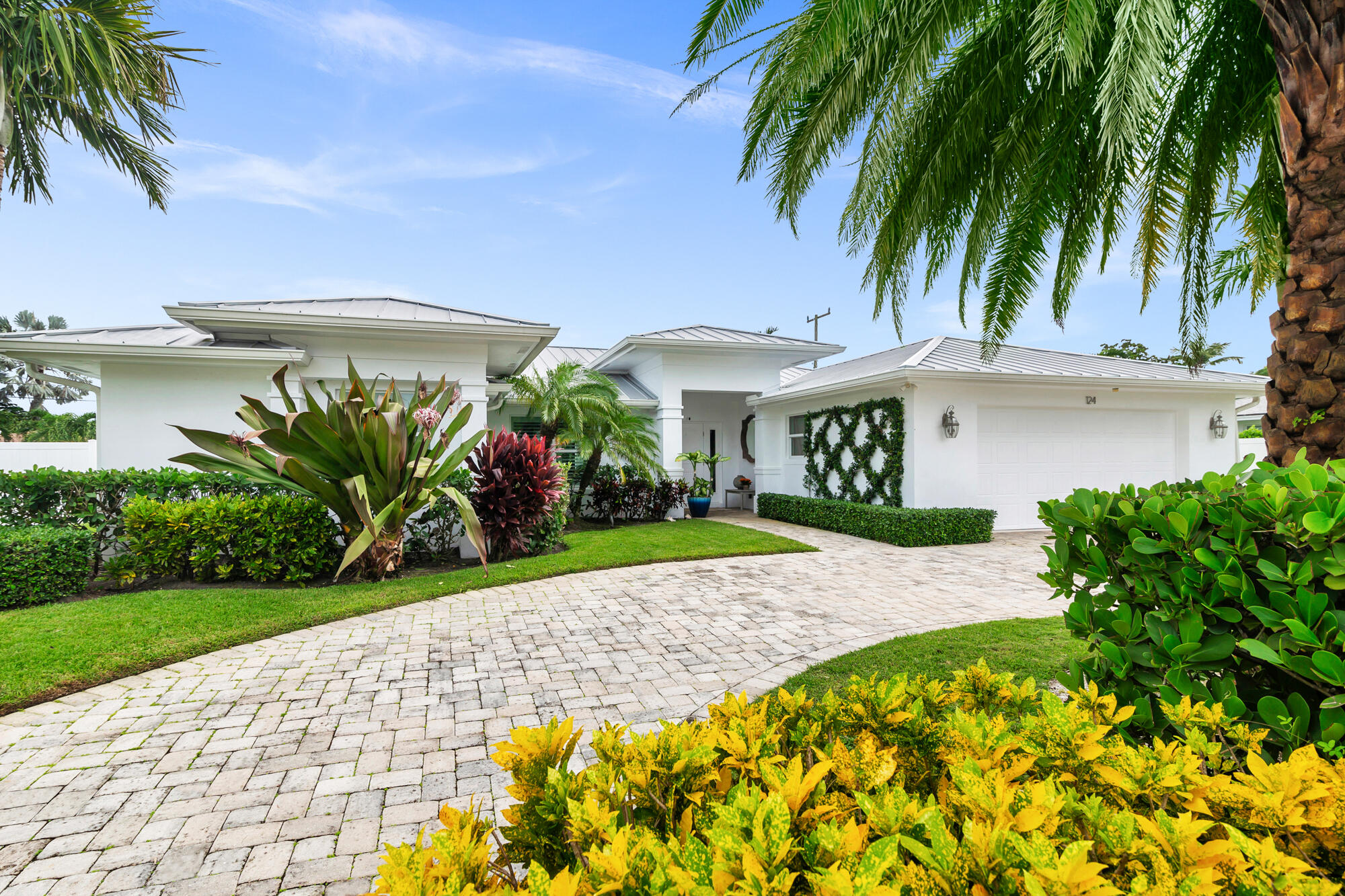 124 Cruiser Road North North Palm Beach, FL 33408 - Photo 2 of 43 low-7