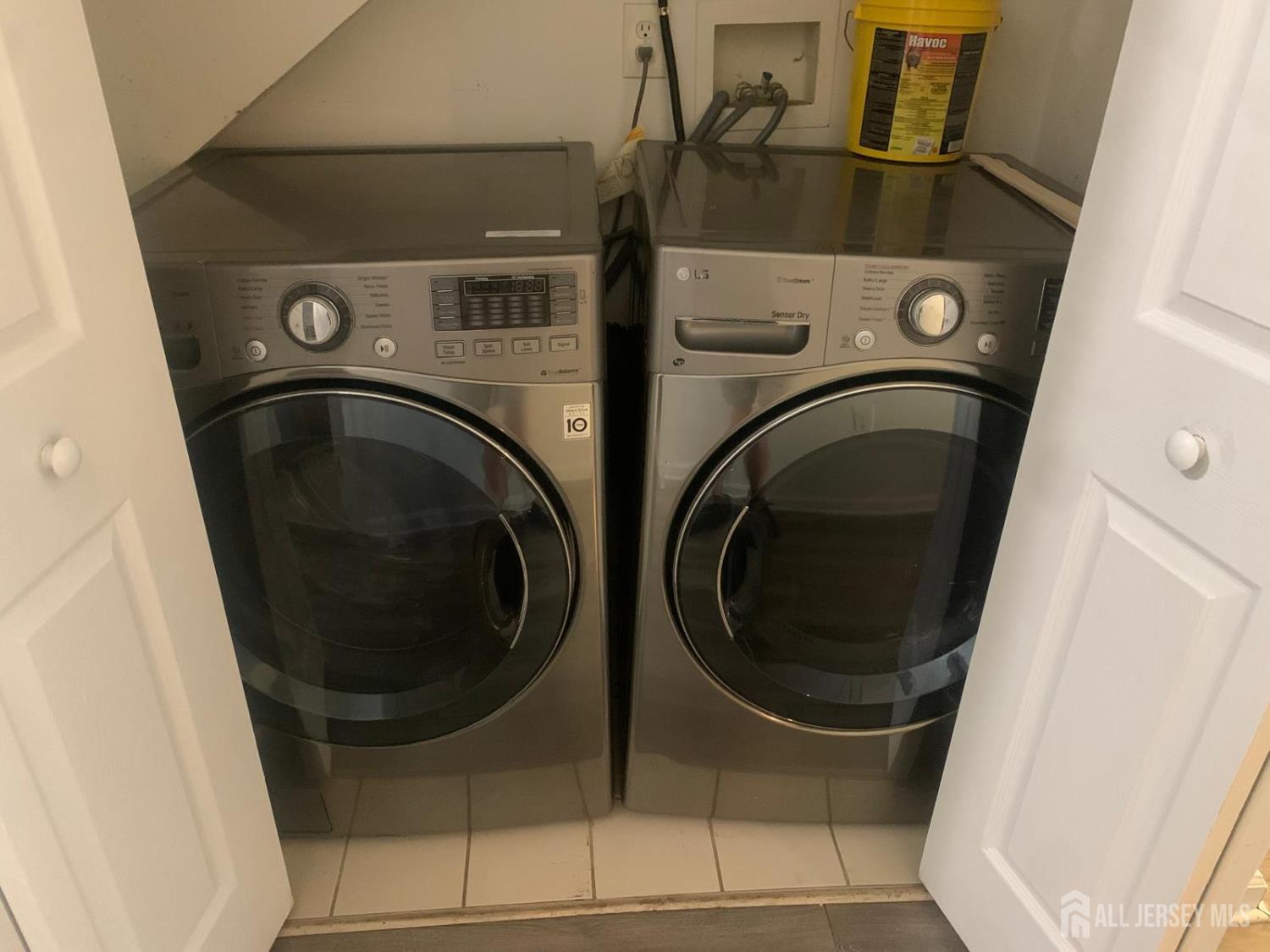 132 Remsen Avenue New Brunswick, NJ 08901 - Photo 8 of 11 a utility room with dryer and washer