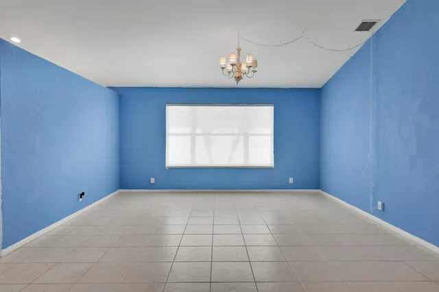 a view of empty room with window