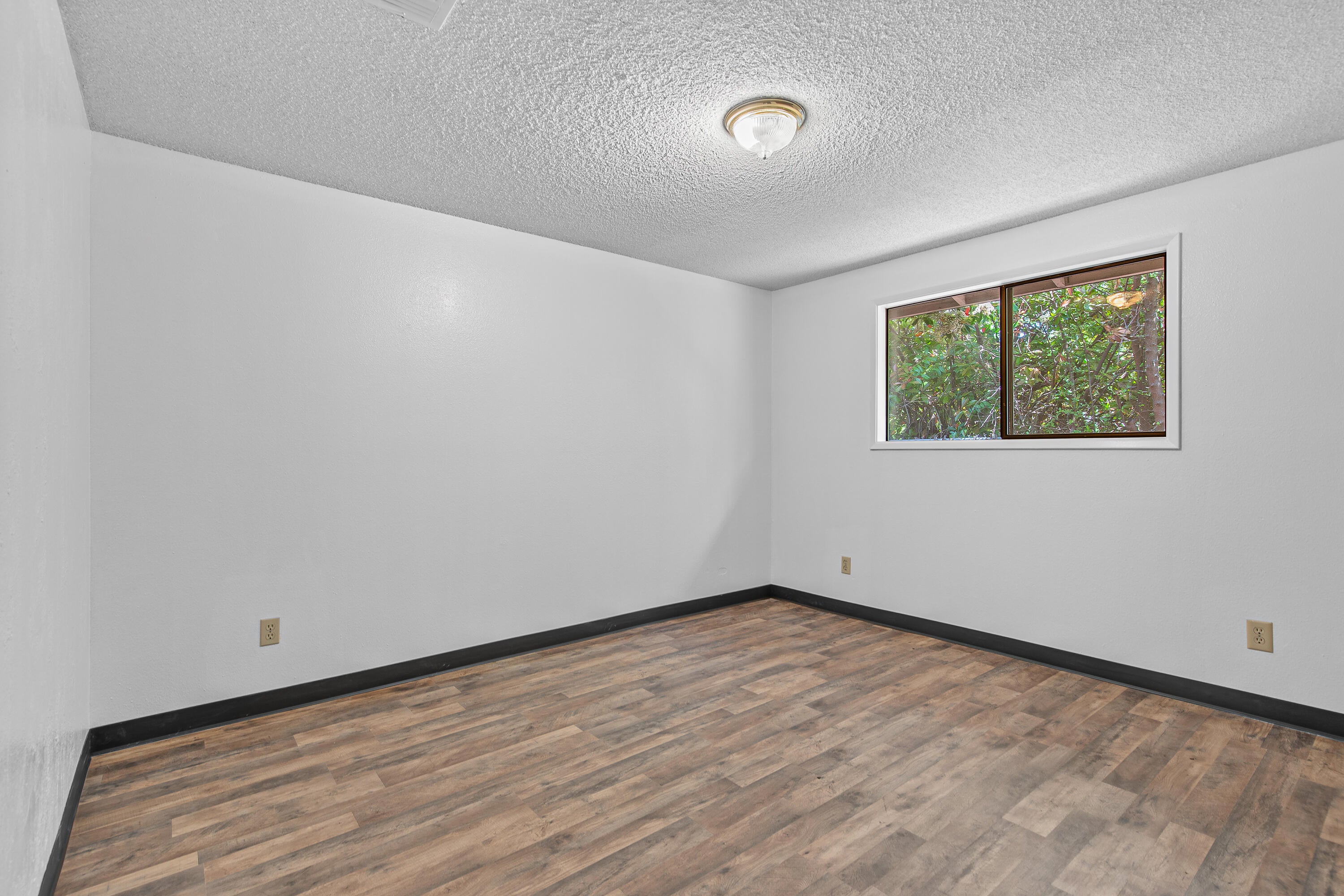 2139 Delta Waters Road Medford, OR 97504 - Photo 22 of 34 9R9A4824