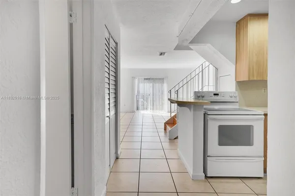 $395,000 | 8650 Southwest 67th Avenue, Unit 1025, Pinecrest, FL 33156