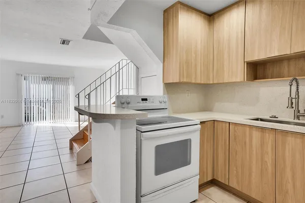 $395,000 | 8650 Southwest 67th Avenue, Unit 1025, Pinecrest, FL 33156