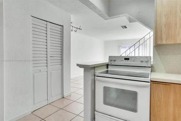 $395,000 | 8650 Southwest 67th Avenue, Unit 1025, Pinecrest, FL 33156