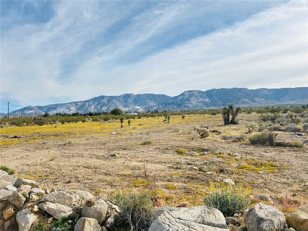 32 Amber Lucerne Valley, CA 92356 - Photo 13 of 14 a view of an ocean and a mountain