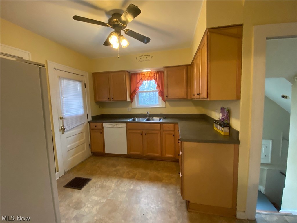 776 Woodview Road Cleveland, OH 44121 - Photo 6 of 15