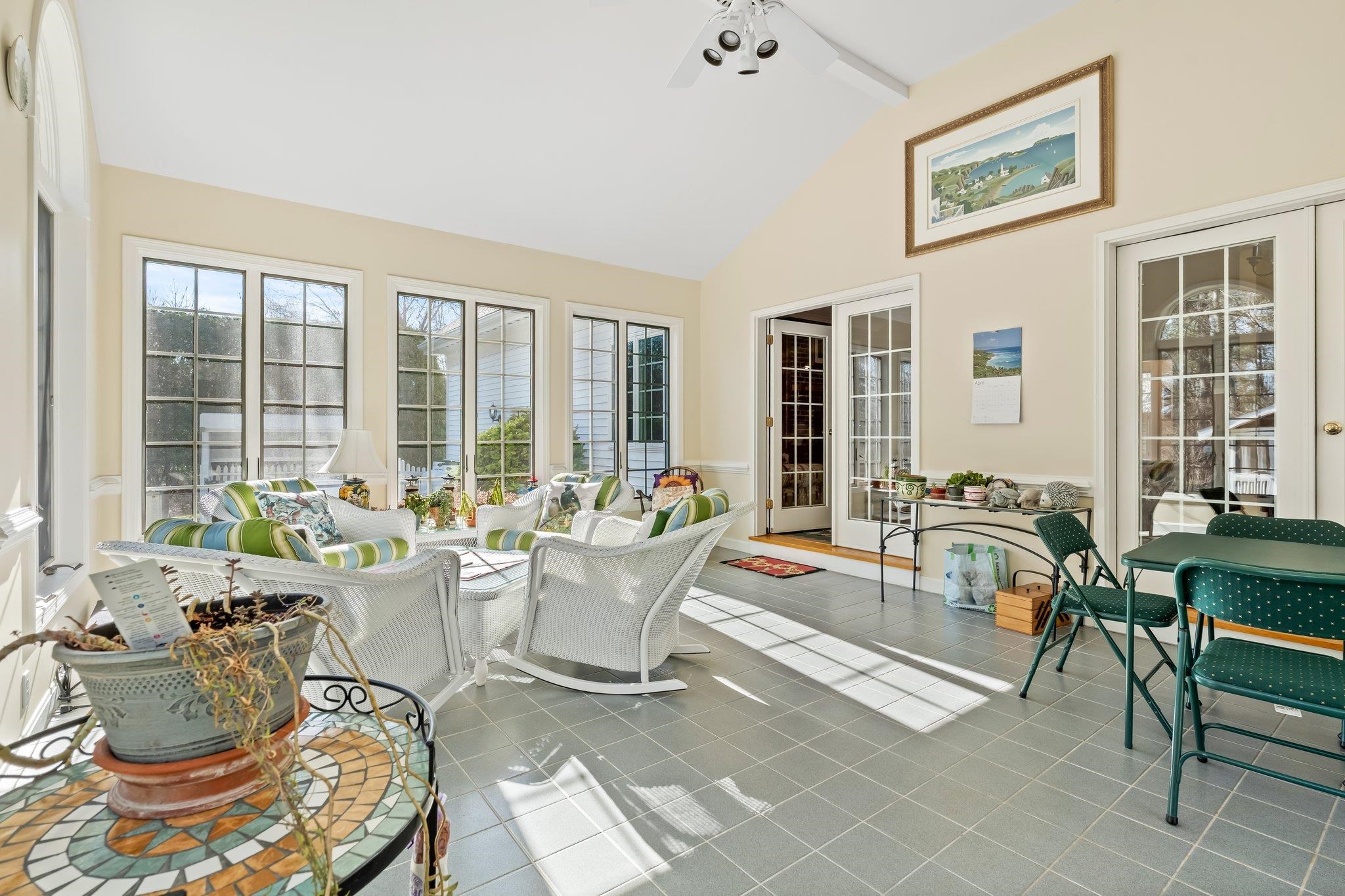 56 Olde English Road Bedford, NH 03110 - Photo 13 of 44